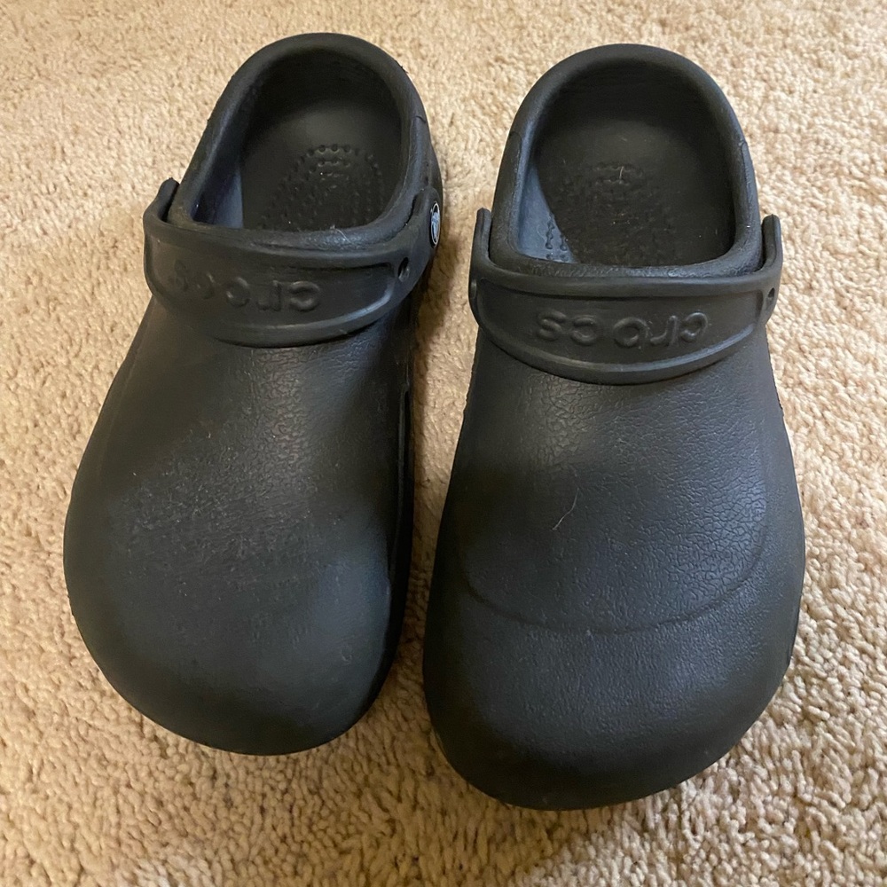 Crocs size 6-7